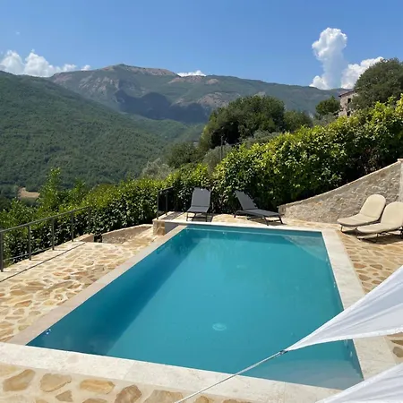 - Casale Con Piscina E Splendida Vista ヴィラ Scheggino