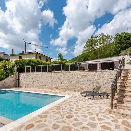 Вилла - Casale Con Piscina E Splendida Vista Скеджино