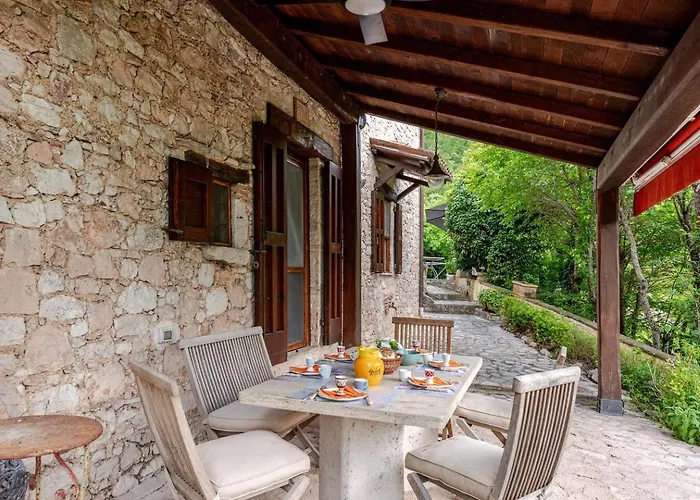 - Casale Con Piscina E Splendida Vista ヴィラ Scheggino